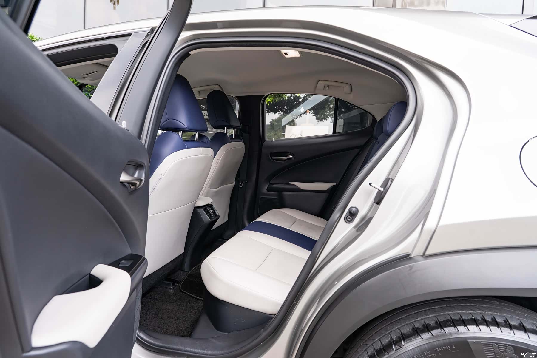 Lexus UX, 2021 10