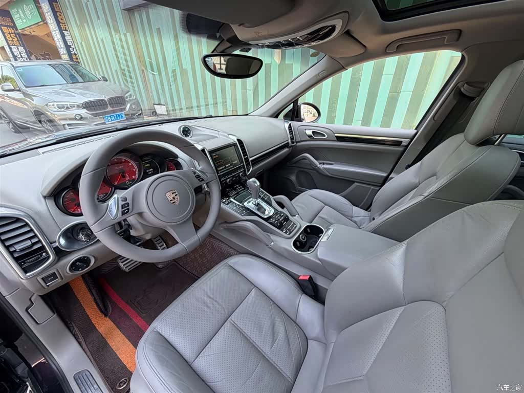 Porsche Cayenne, 2011 3