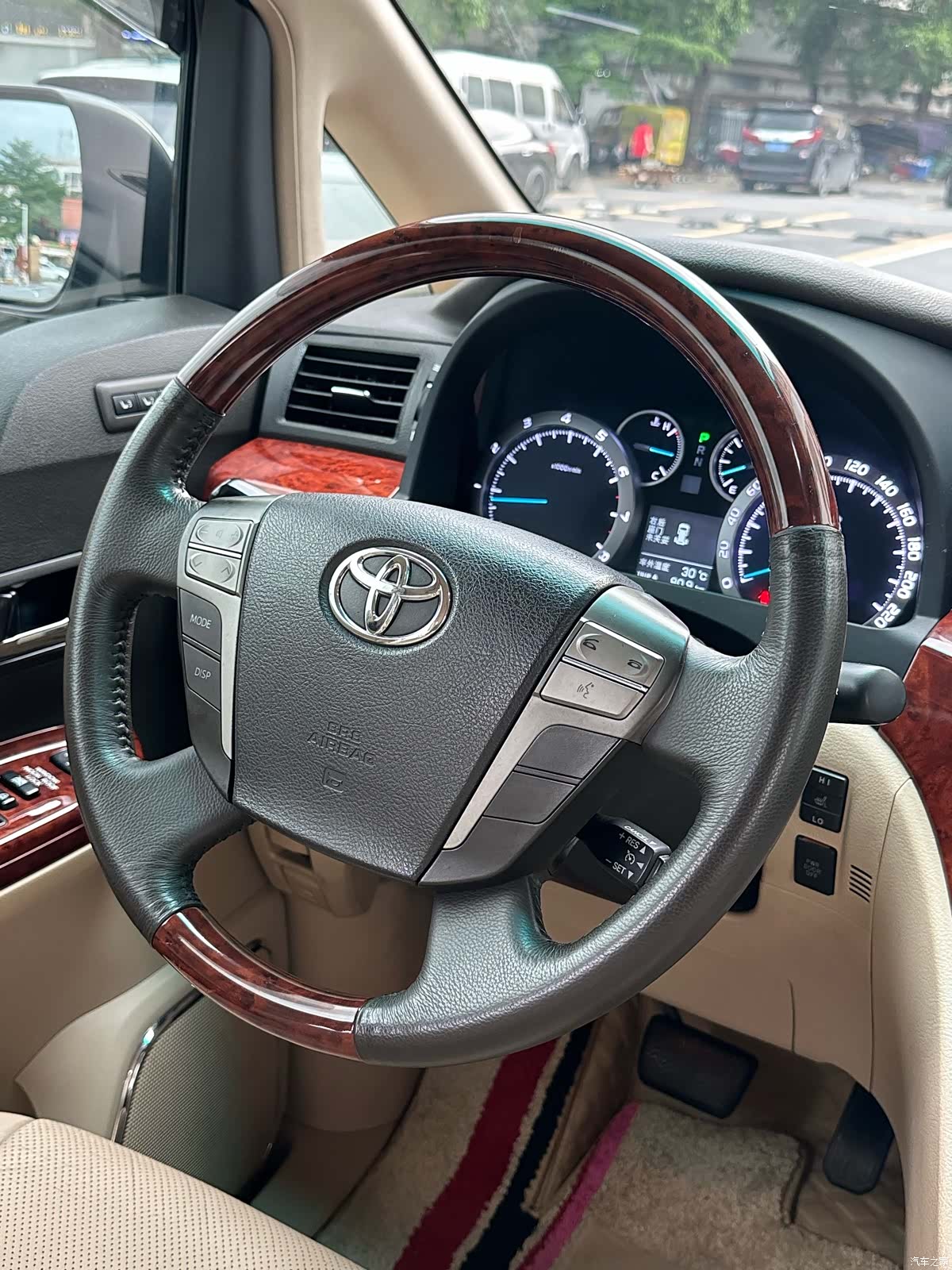 Toyota Alphard, 2011 18