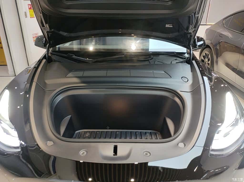 Tesla Model Y, 2024 20