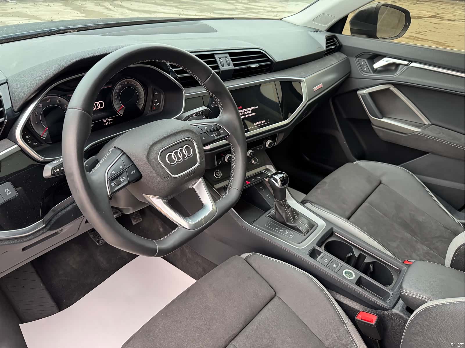 Audi Q3, 2022 12