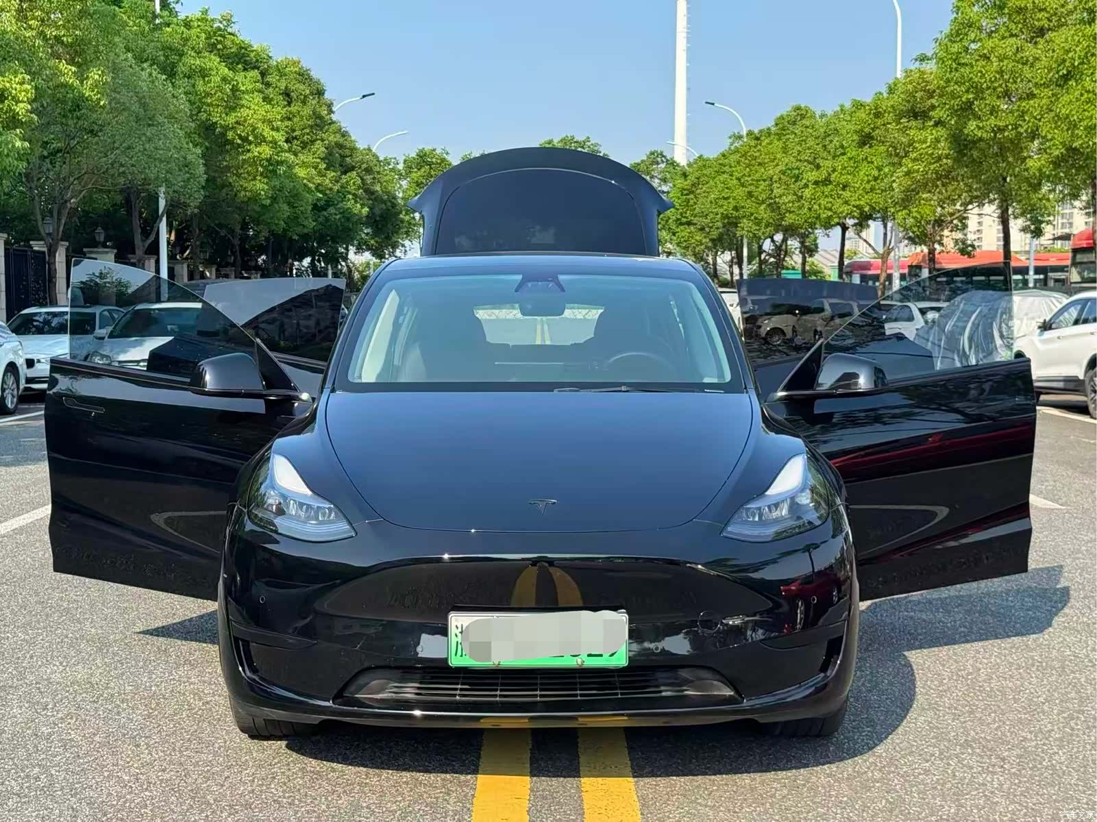 Tesla Model Y, 2023 18