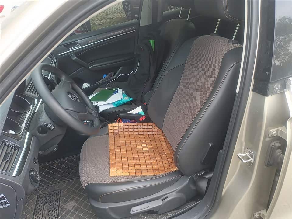 Volkswagen C-TREK Wei Collar