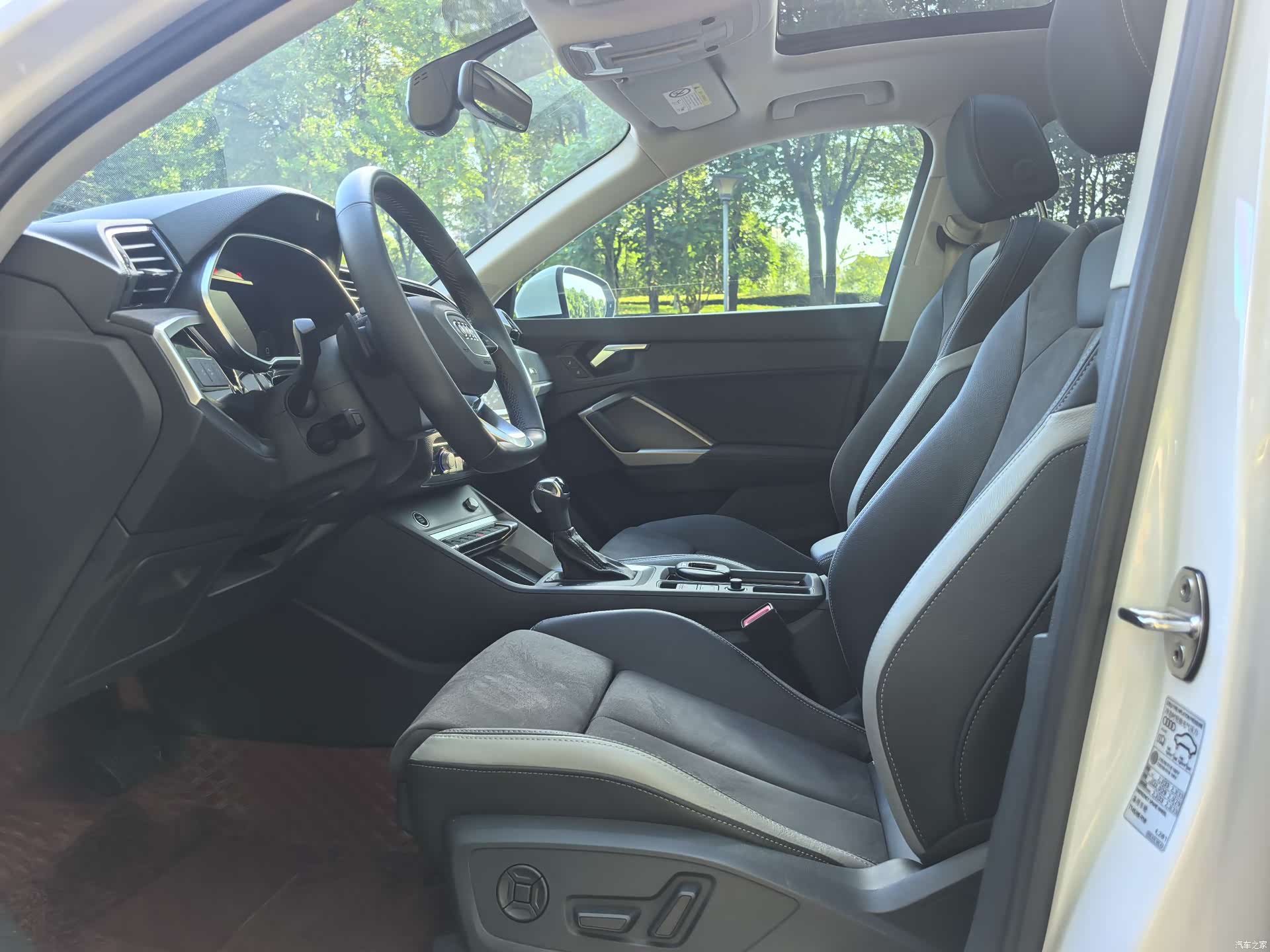 Audi Q3, 2023 4