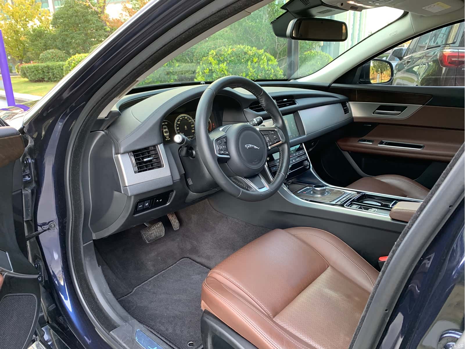 Land Rover XFL, 2019 8