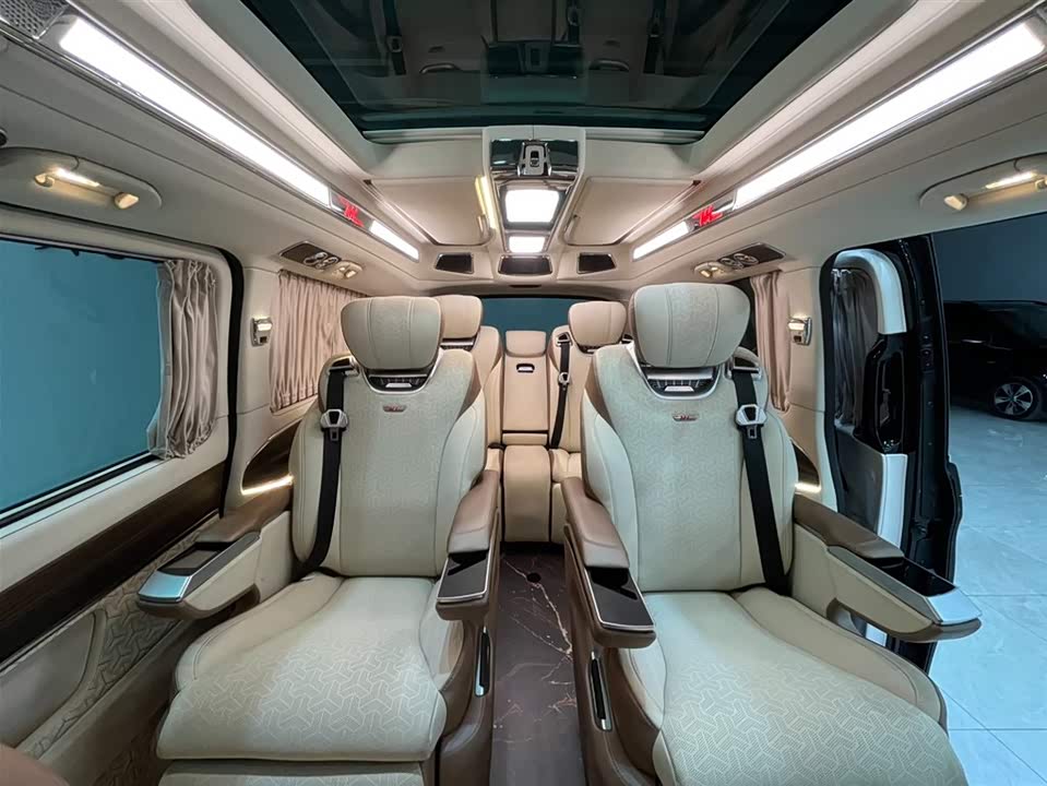 Mercedes-Benz V-class