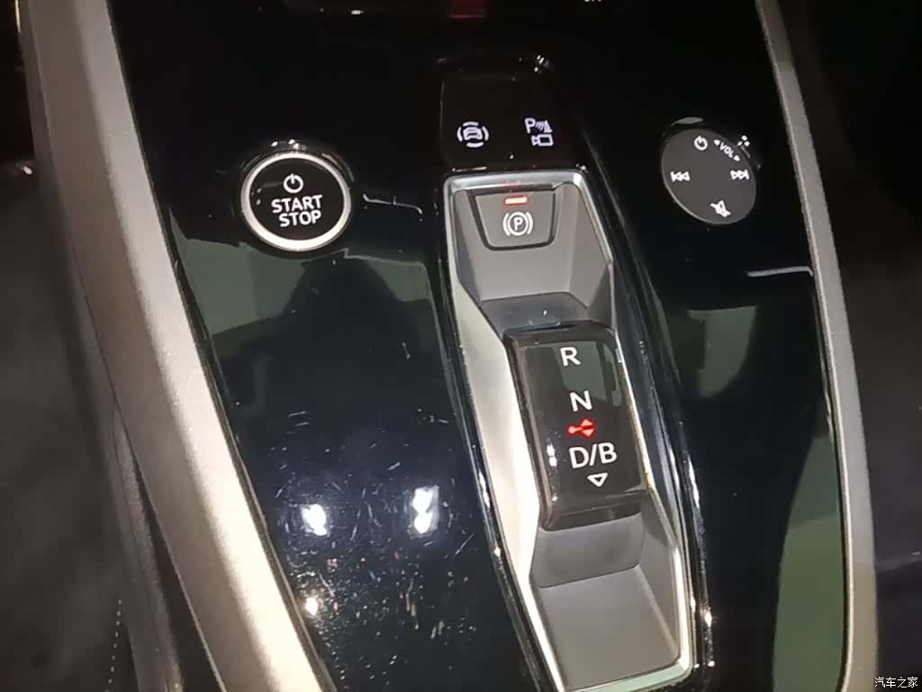 Audi Q5 e-tron, 2023 14