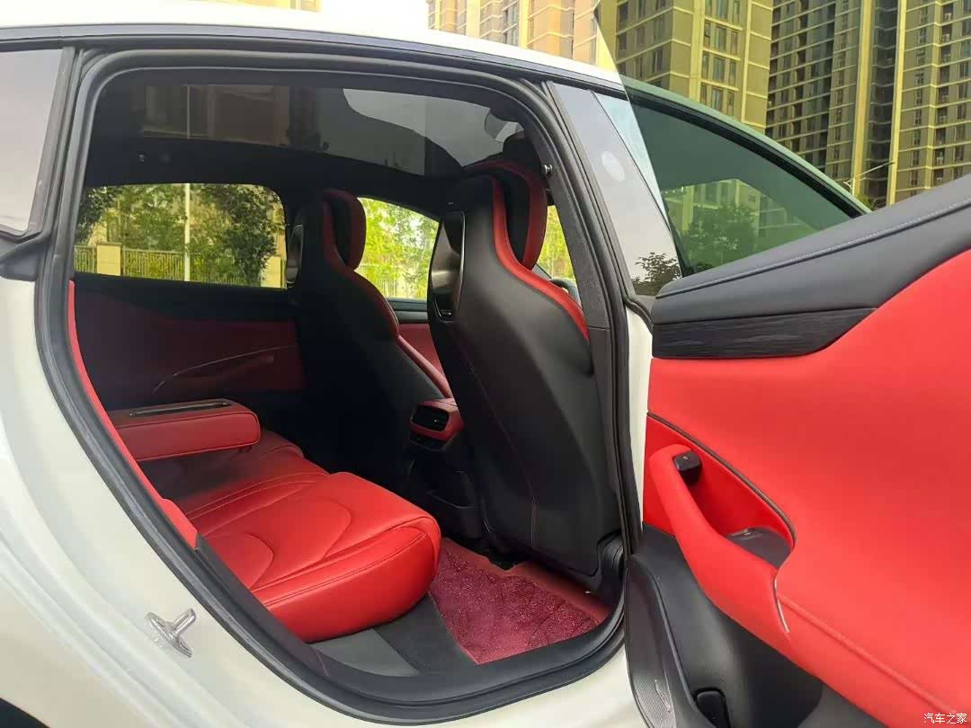 Xiaomi SU7, 2025 4