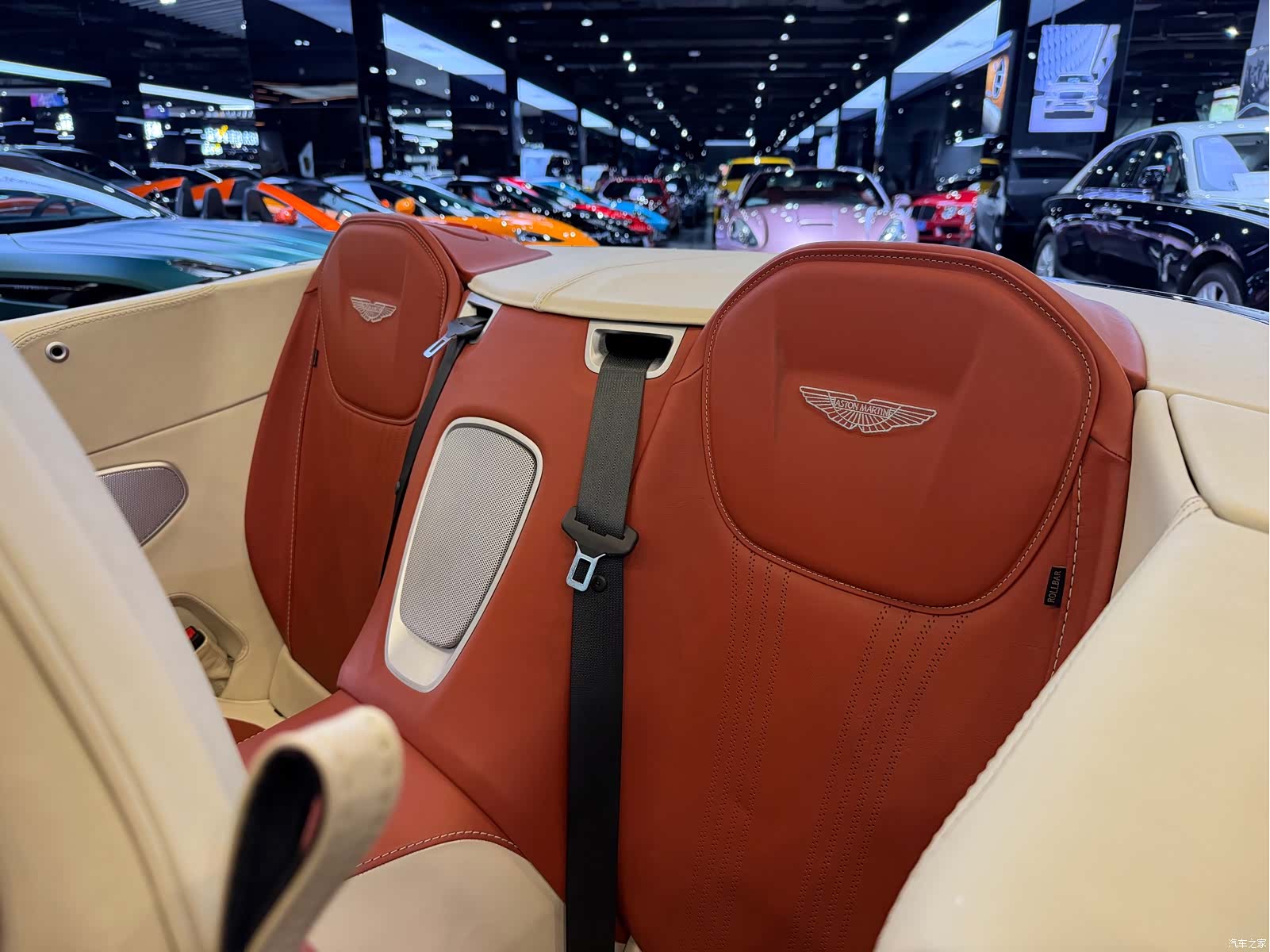 Aston Martin DB11, 2020 18