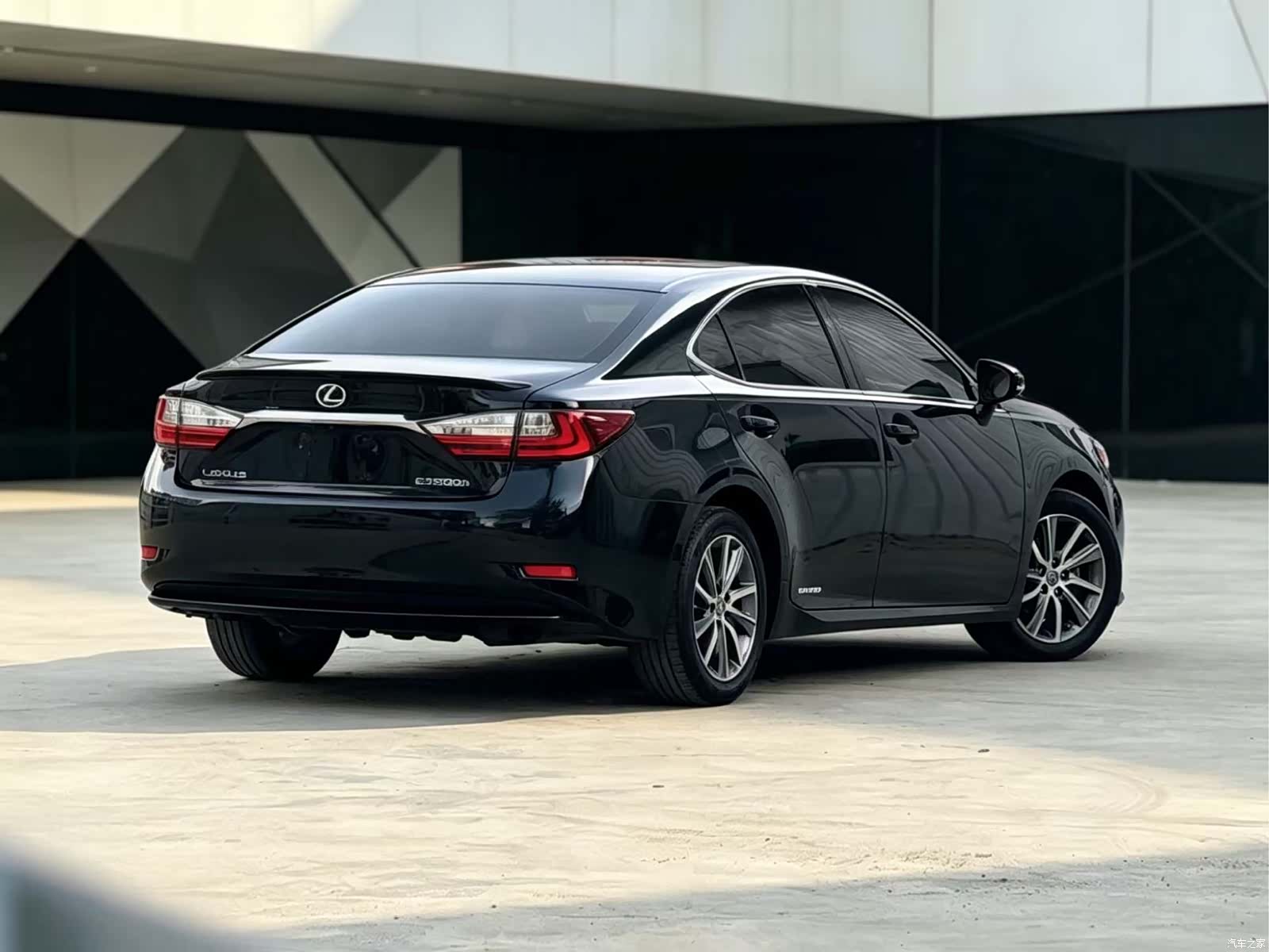 Lexus ES, 2017 4