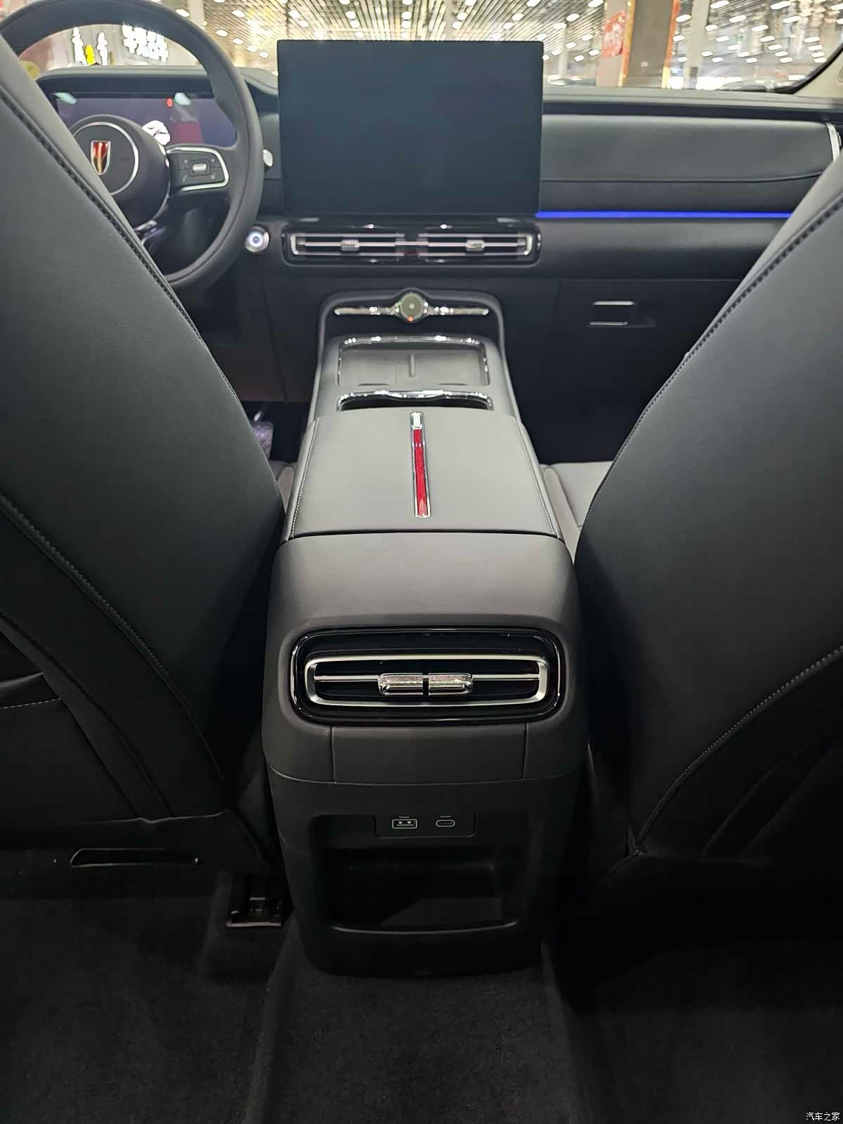 Hongqi HS5, 2026 9