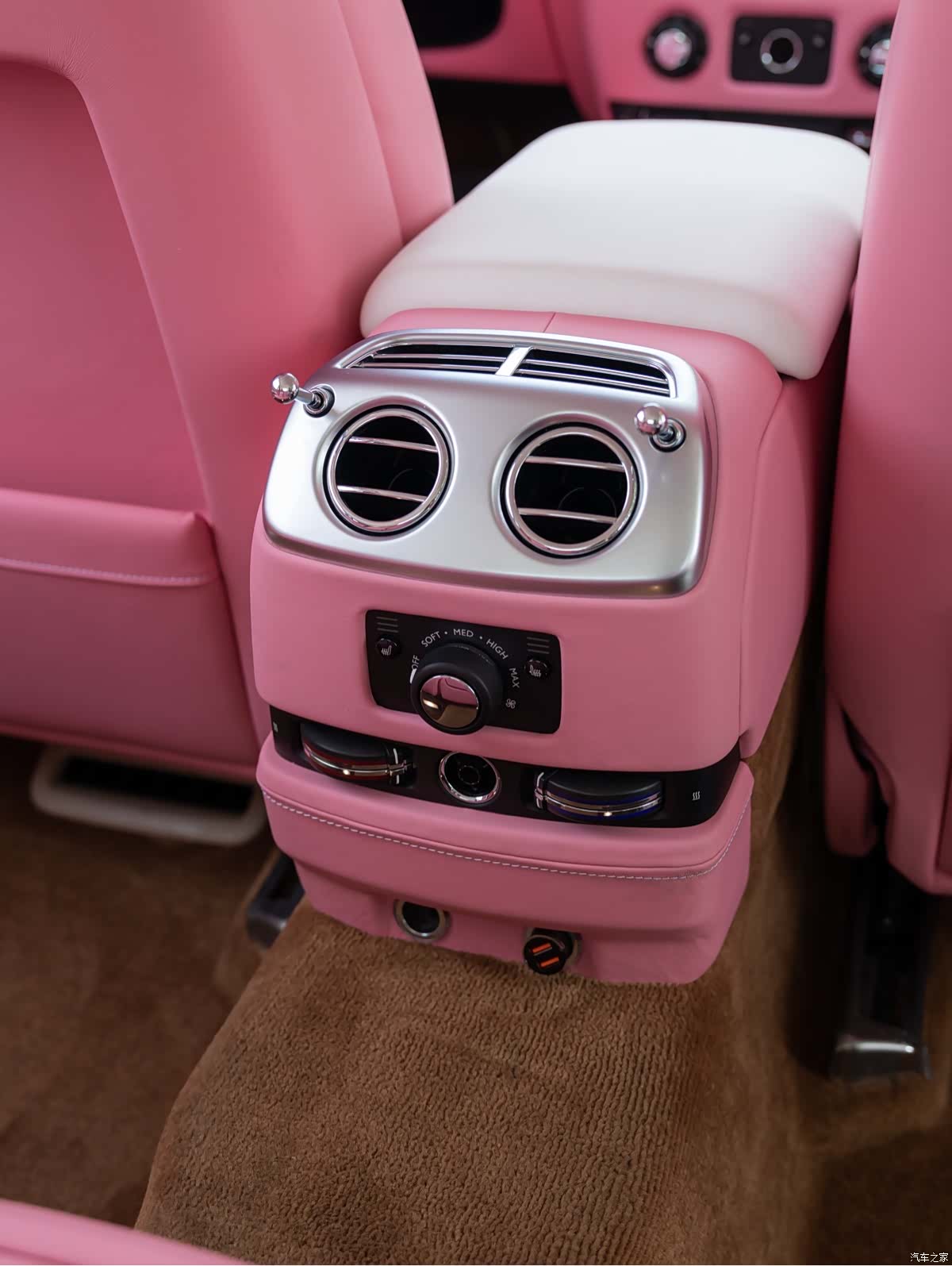 Rolls-Royce Ghost, 2018 23