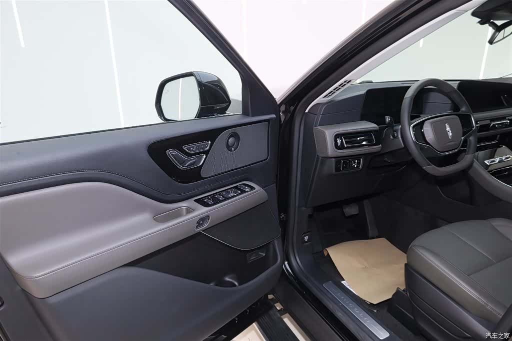 Lincoln Aviator, 2025 28