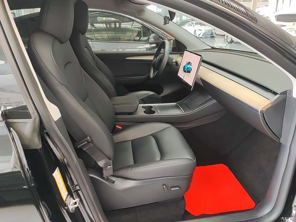 Tesla Model Y, 2023 25