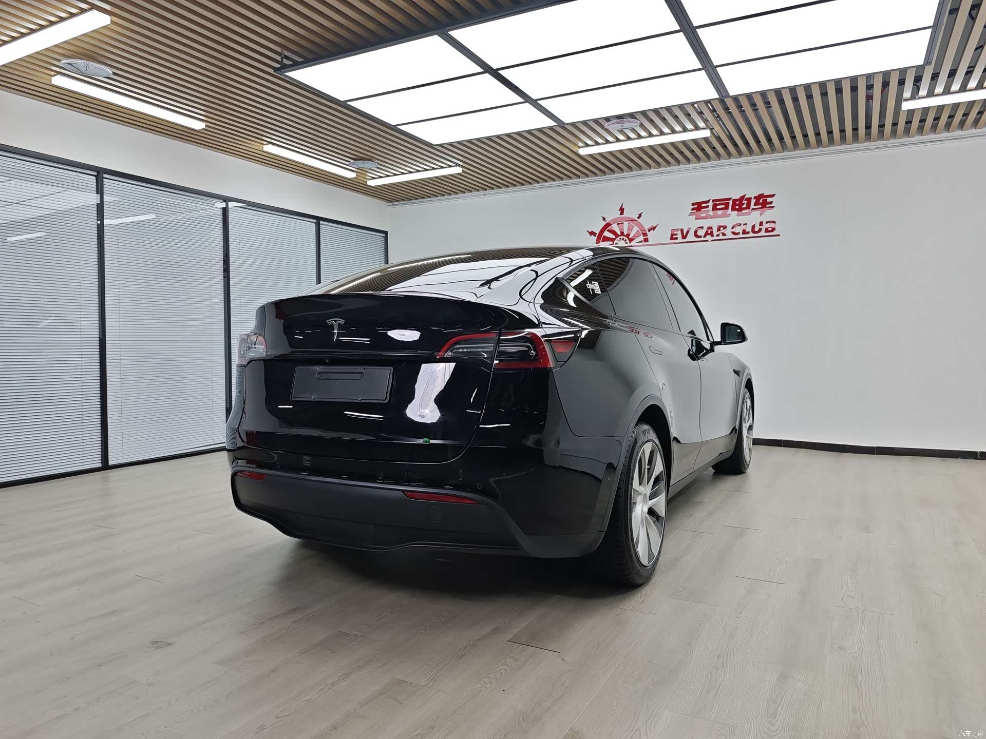 Tesla Model Y, 2021 4