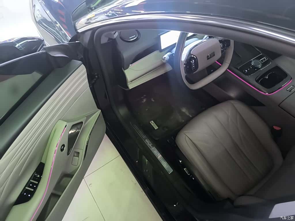 Geely 8, 2025 16