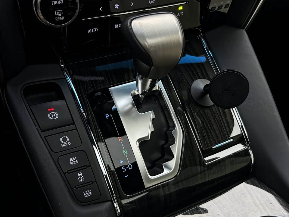 Lexus LM Lexus LM
