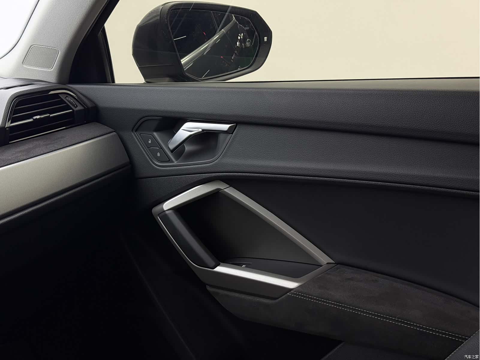 Audi Q3, 2022 11