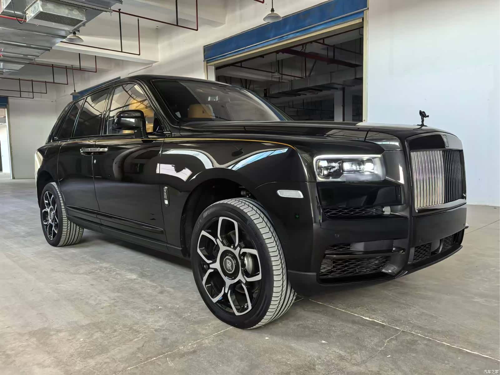 Rolls-Royce Cullinan, 1900 3