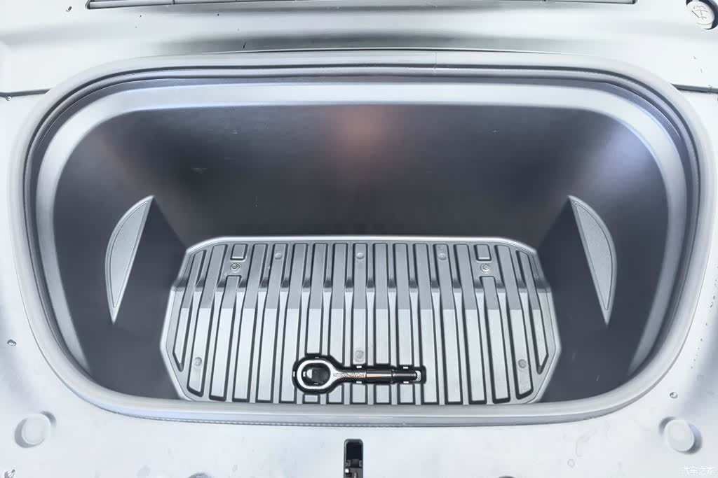 Tesla Model Y, 2024 10