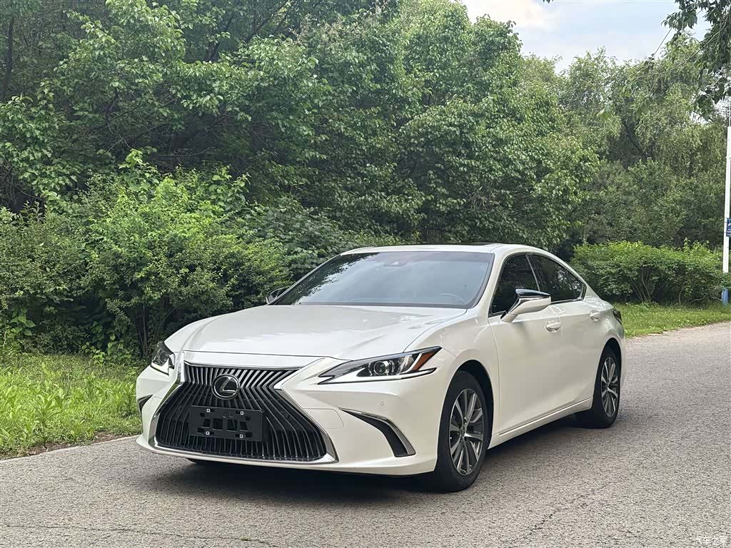 Lexus ES, 2021 1