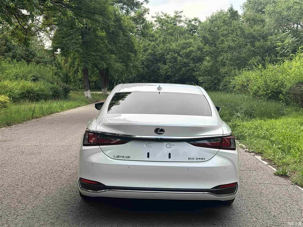 Lexus ES, 2021 все фото
