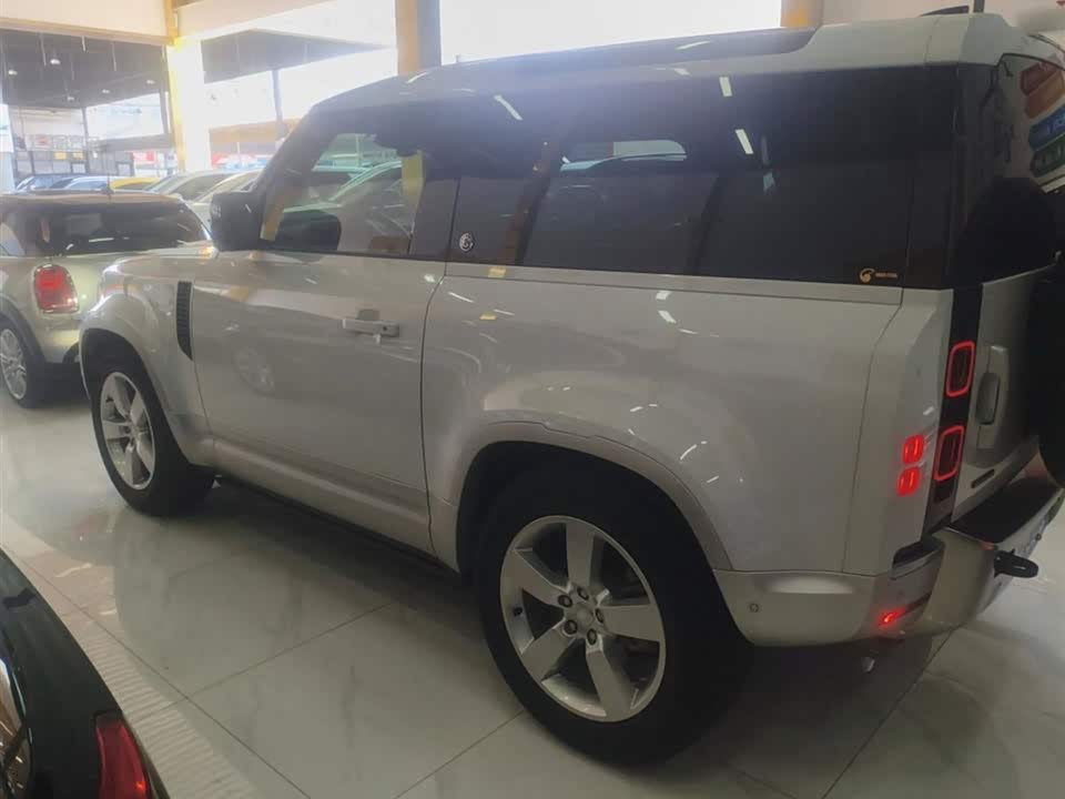 Land Rover guard