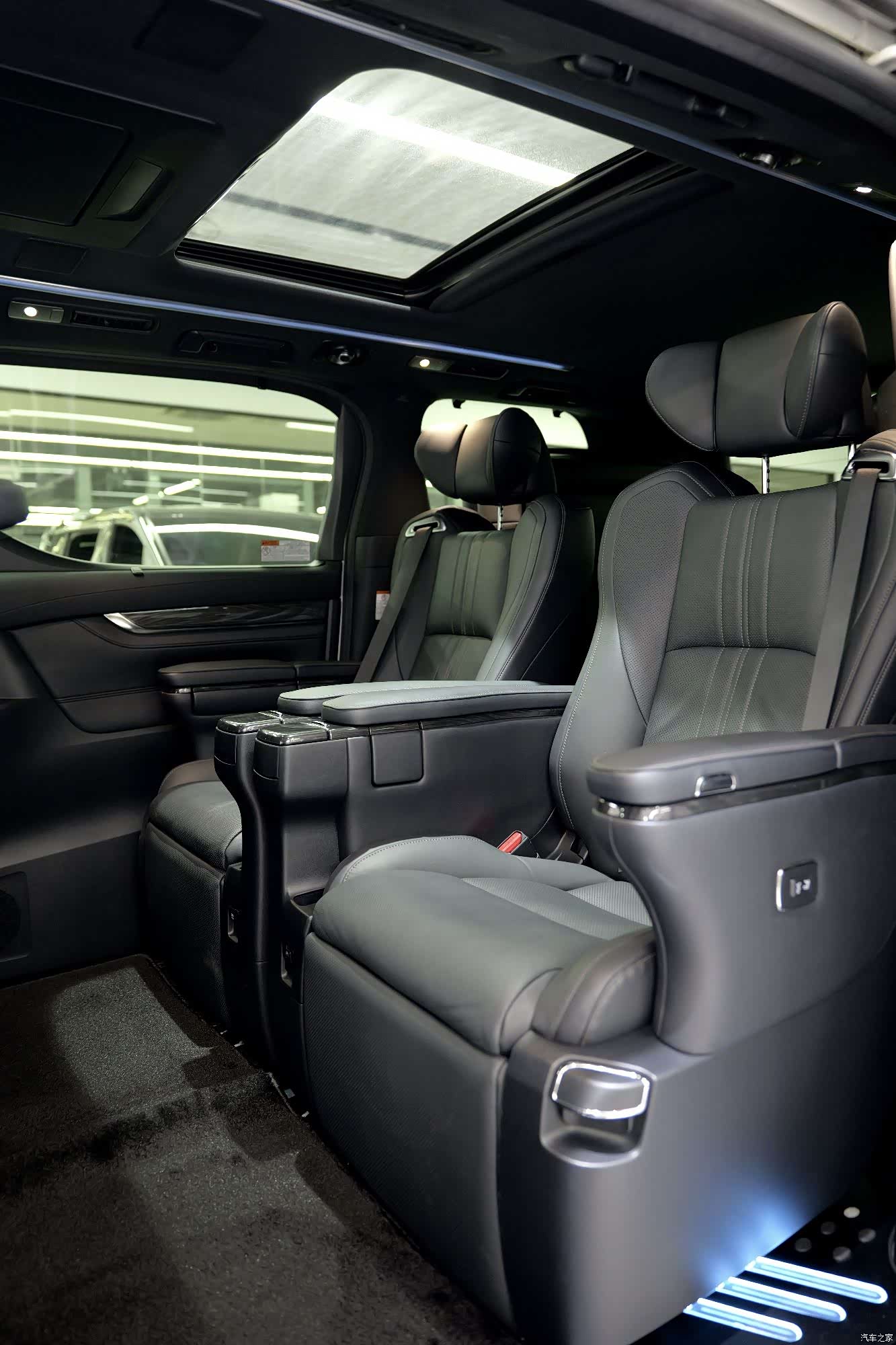 Lexus LM, 2021 14