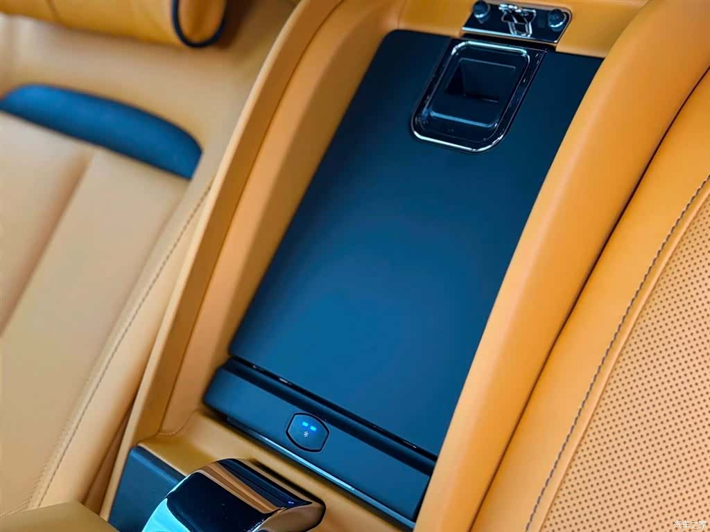 Rolls-Royce Cullinan, 2024 10