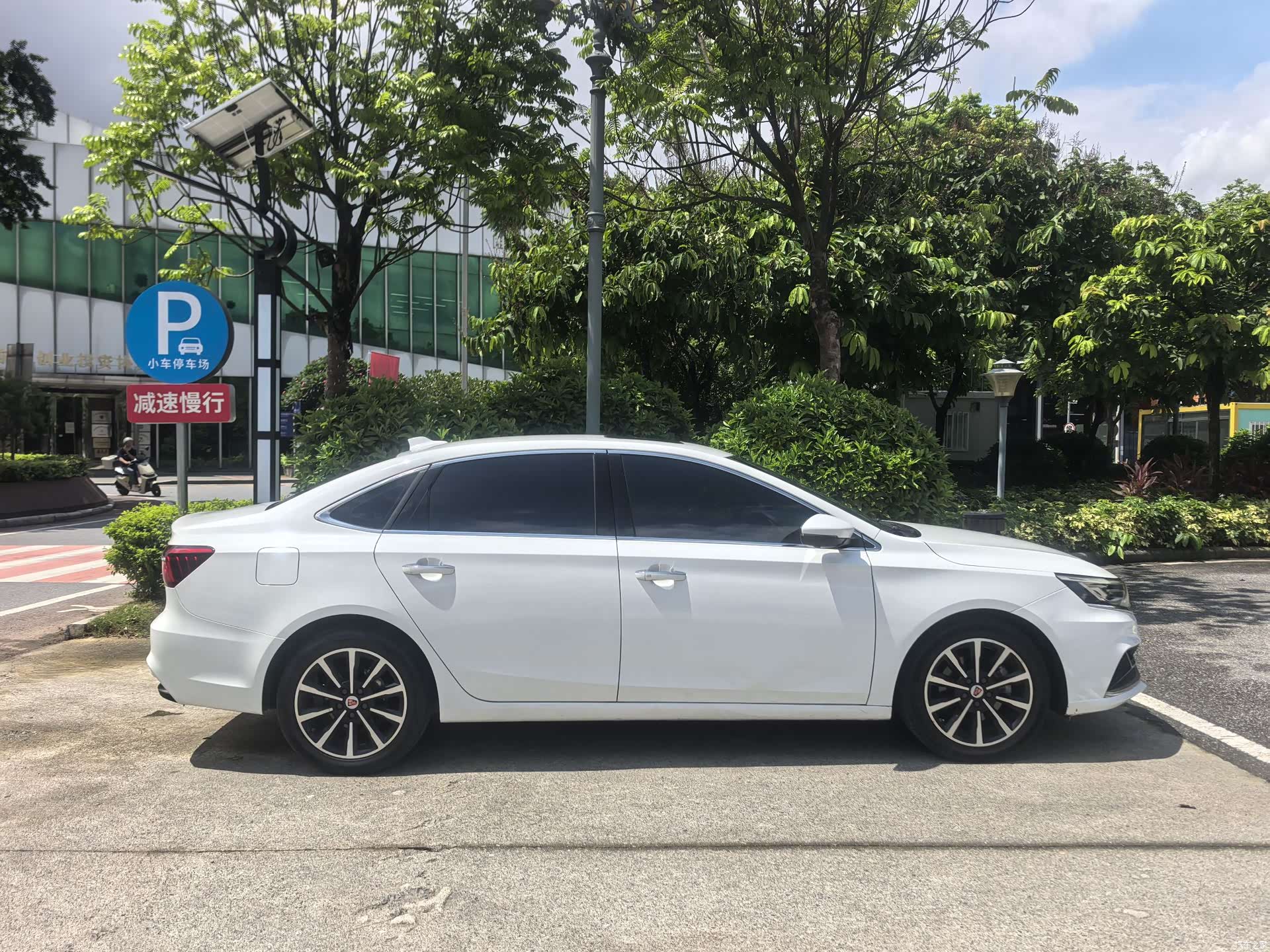 Roewe i6, 2021 все фото