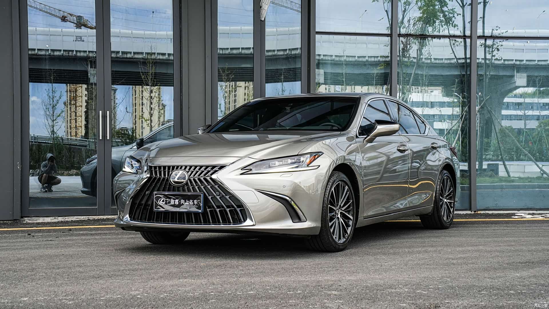 Lexus ES, 2024 1