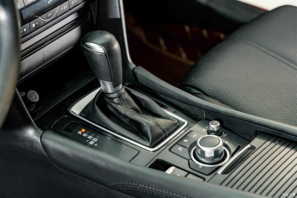 Mazda Mazda3, 2017 11