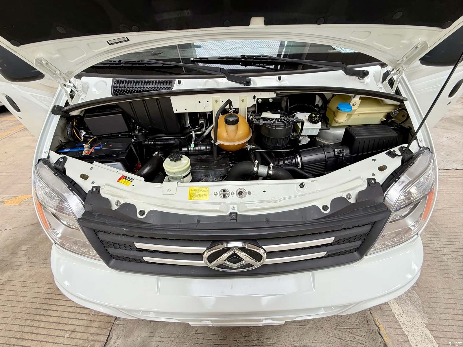 Maxus V80, 2023 19