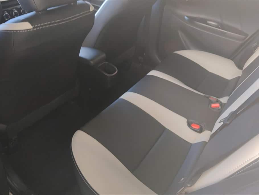 Toyota YARiS L to enjoy