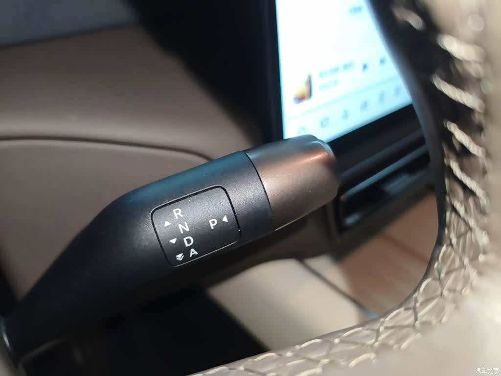 Li Auto MEGA, 2025 10