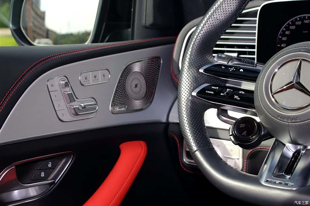 Mercedes-Benz GLE, 2025 10