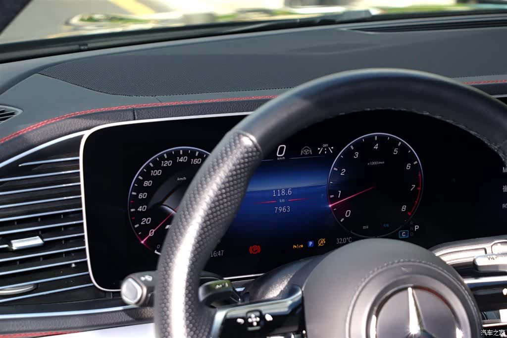 Mercedes-Benz GLE, 2025 14