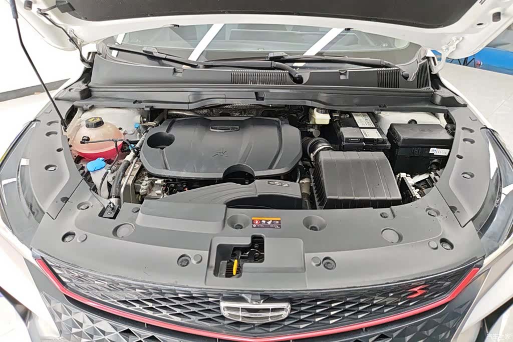 Geely Coolray, 2022 10