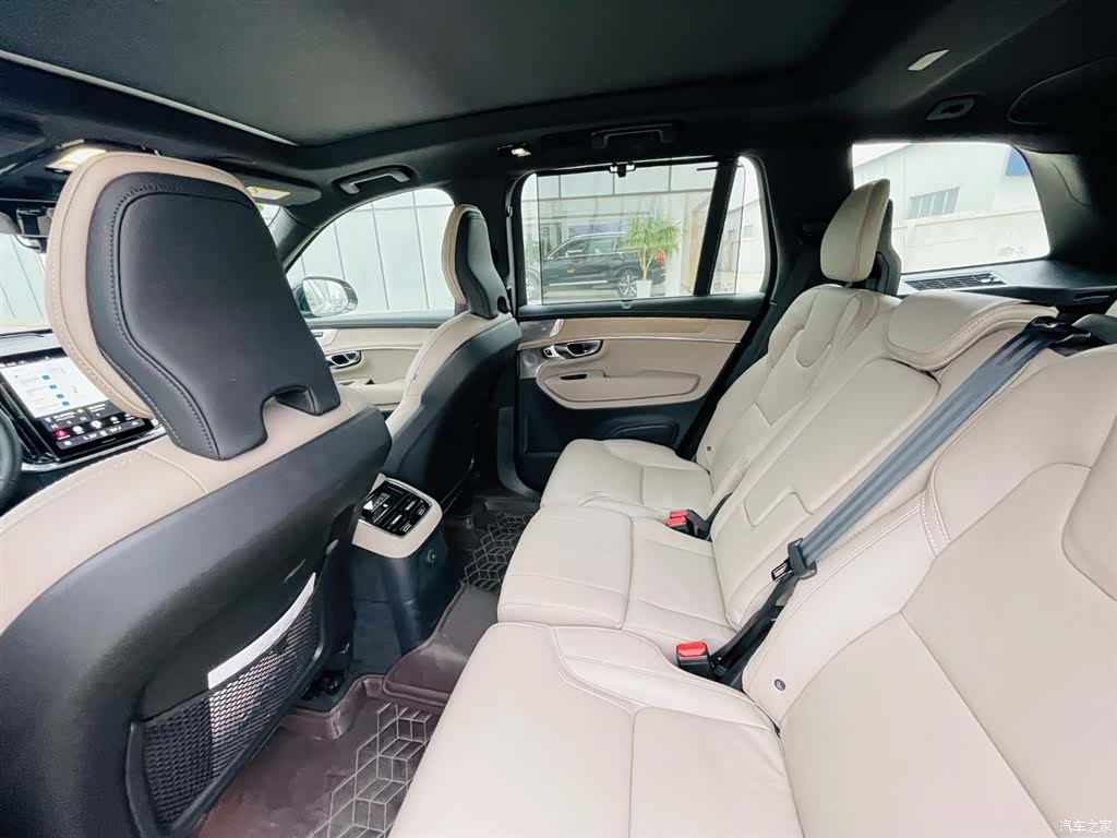 Volvo XC90, 2025 9