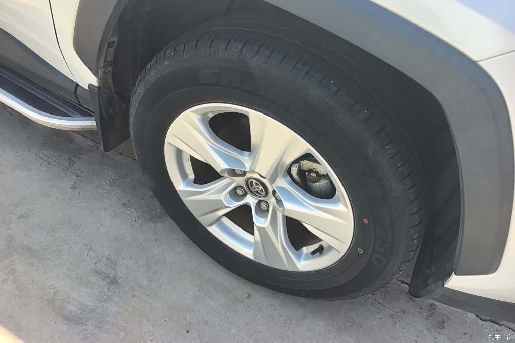 Toyota RAV4, 2023 6