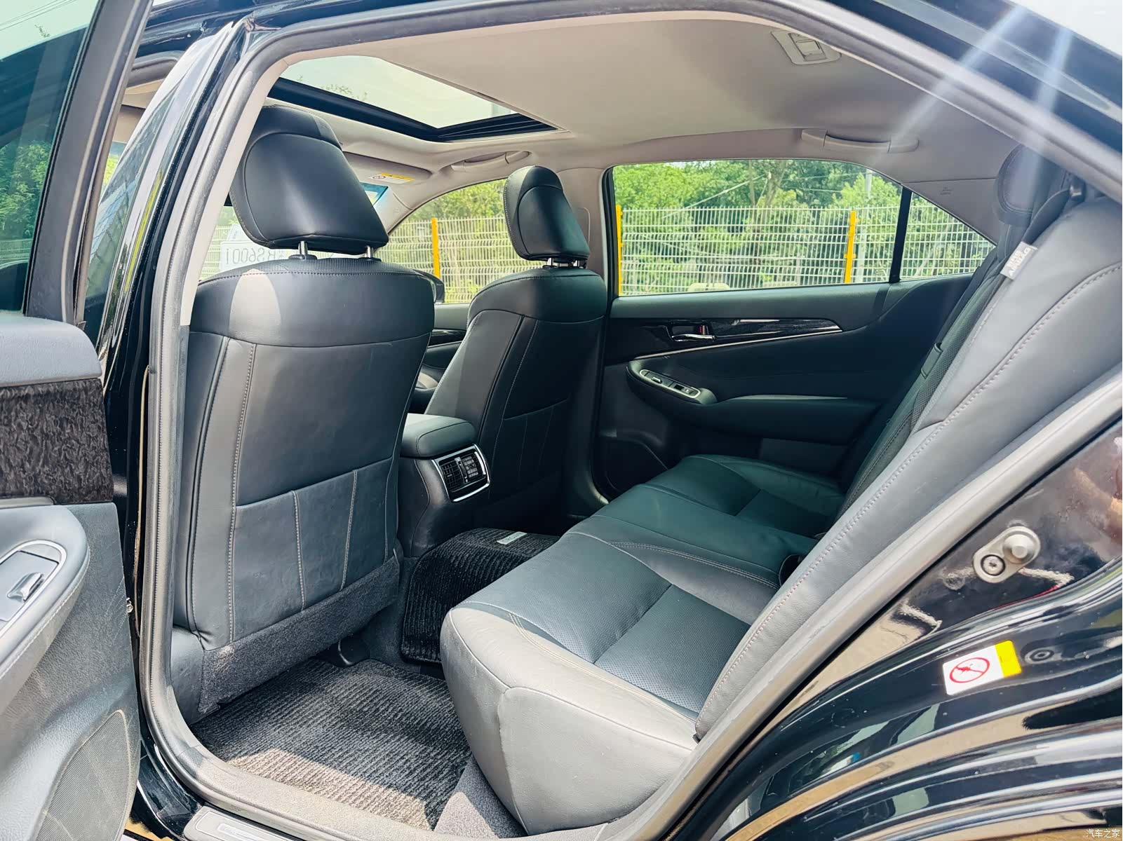 Toyota Crown, 2018 все фото