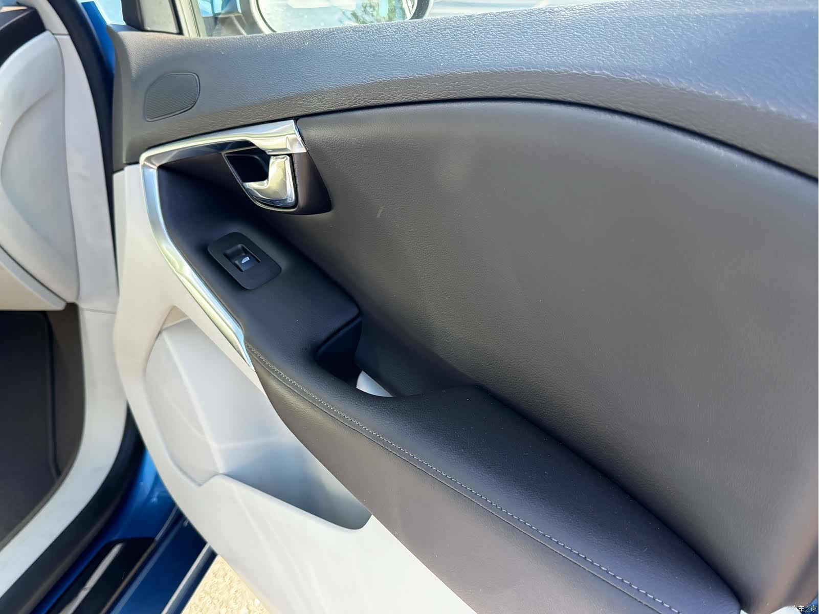 Volvo V40, 2015 17