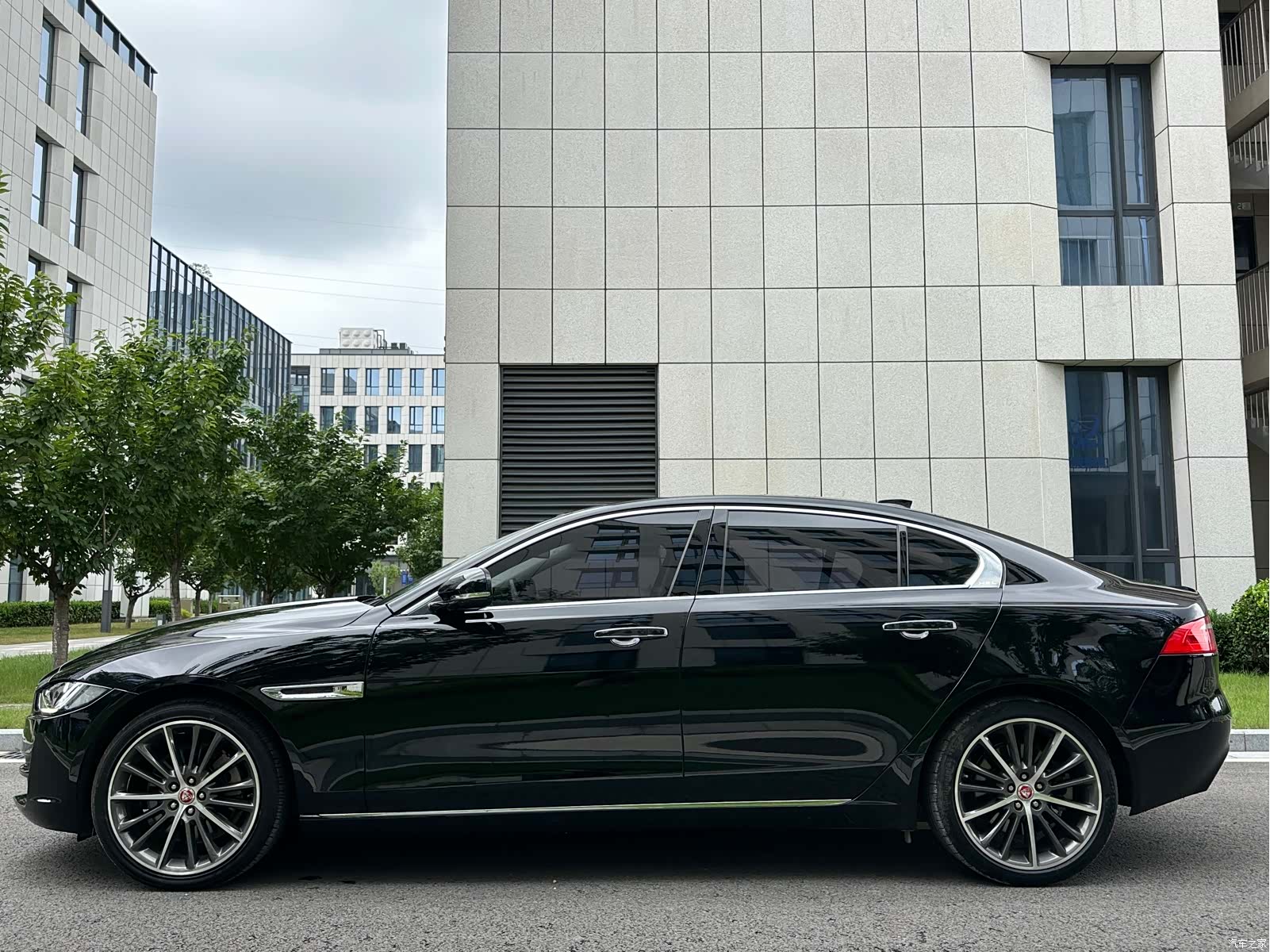 Land Rover XEL, 2019 27