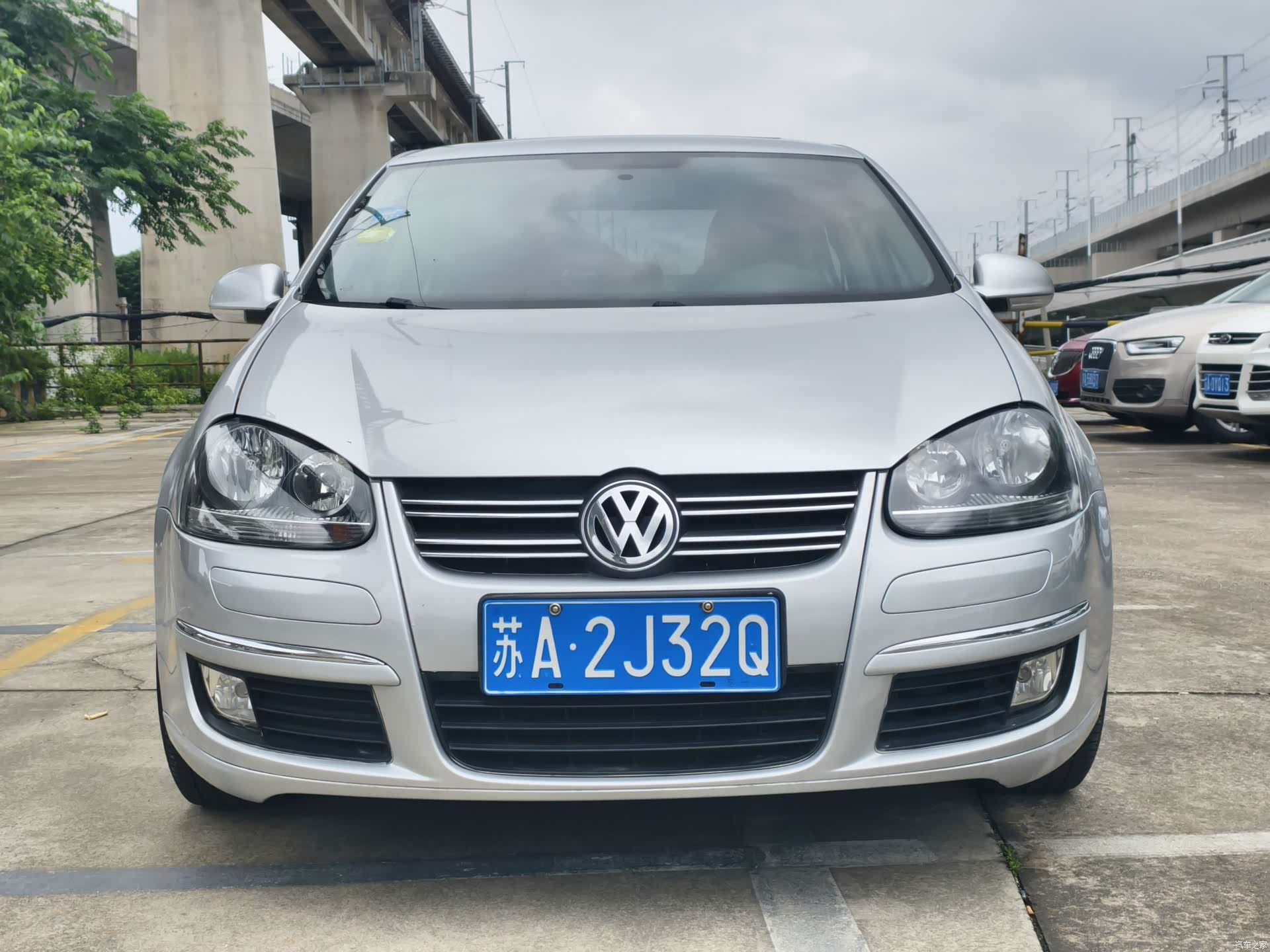 Volkswagen Sagitar, 2011 1