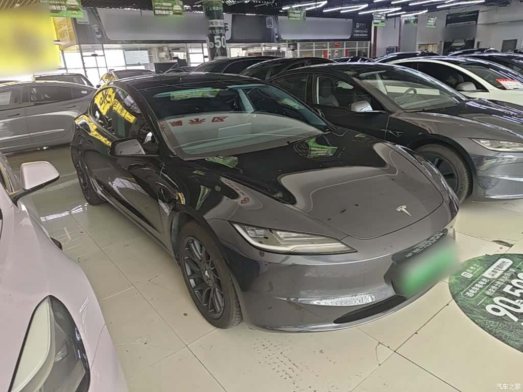 Tesla Model 3, 2025 4
