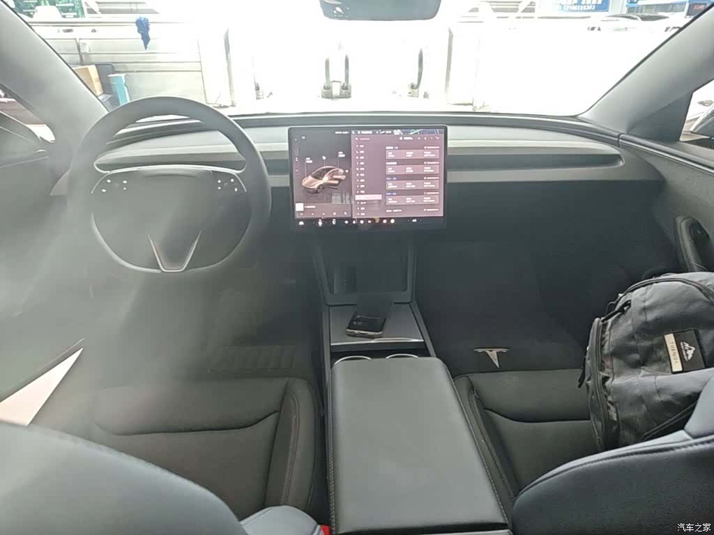 Tesla Model 3, 2025 10
