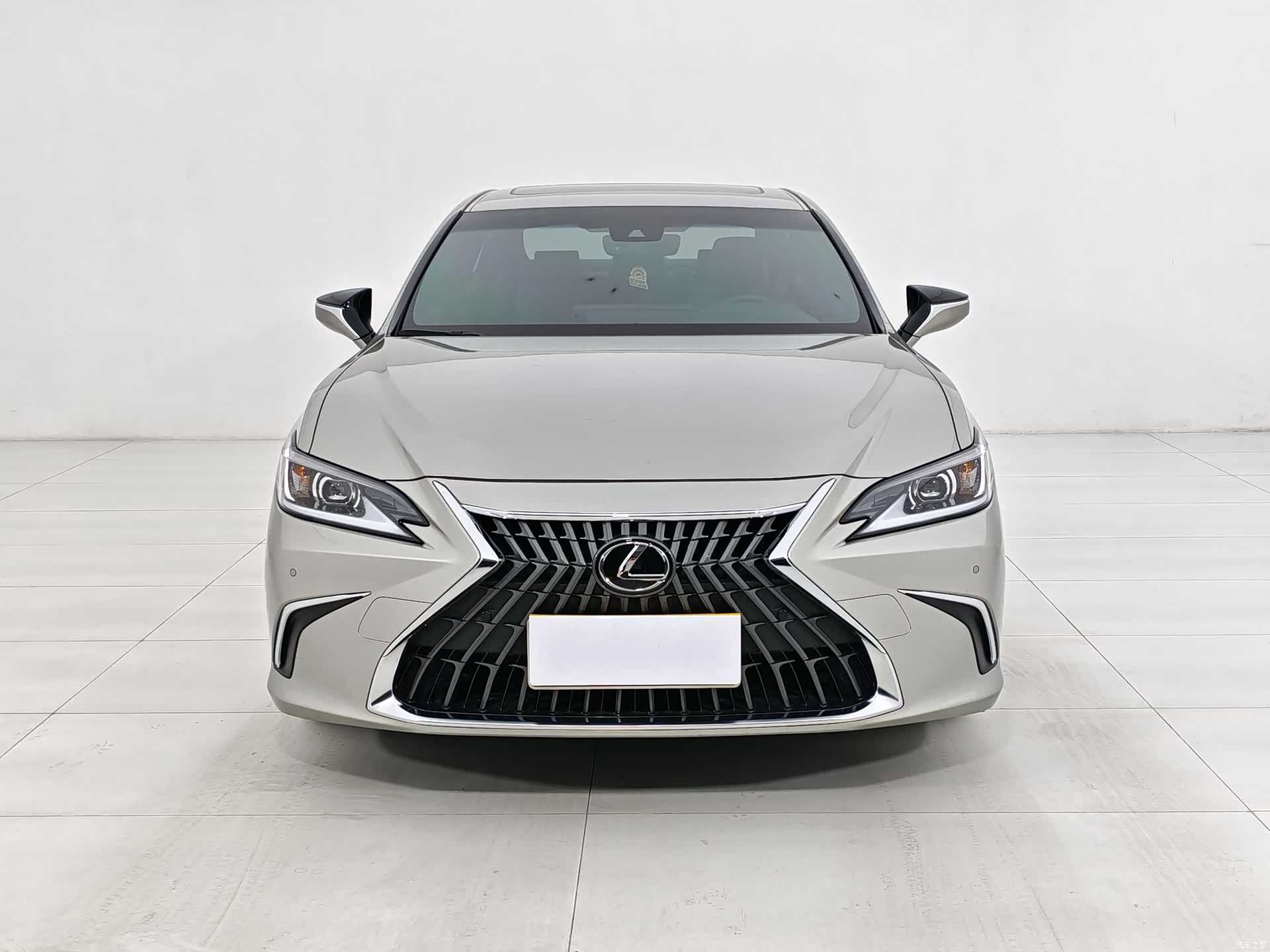 Lexus ES, 2024 все фото
