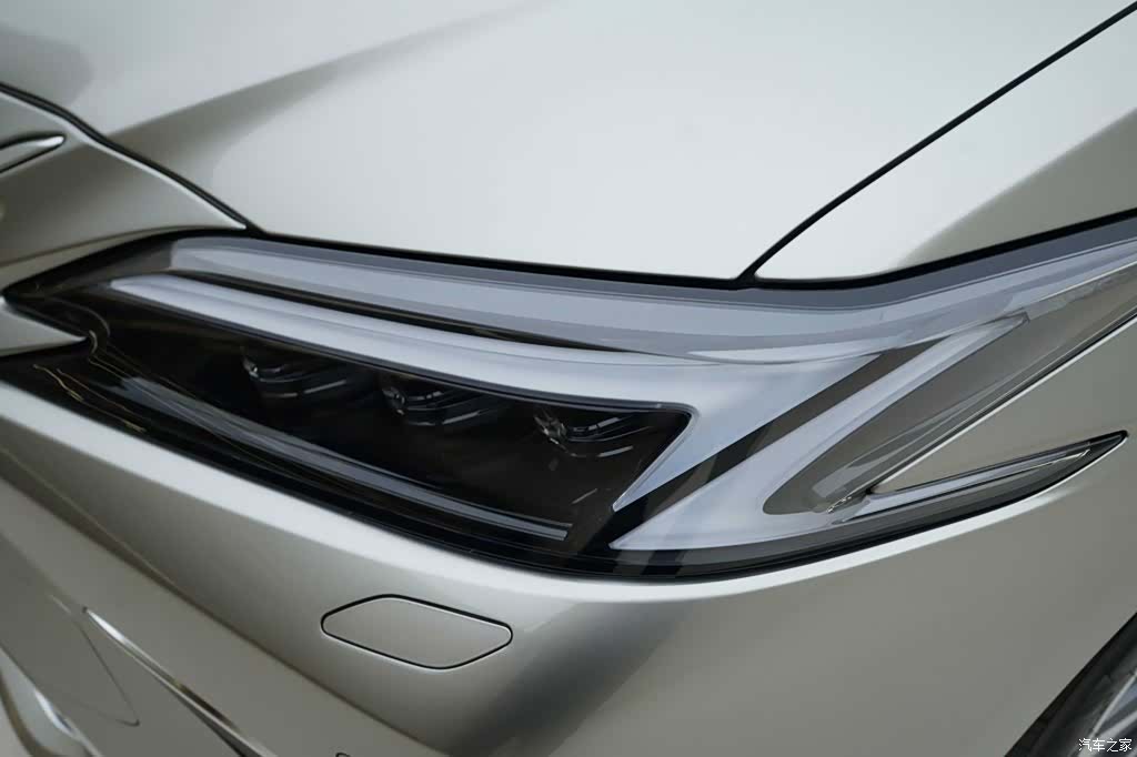 Lexus ES, 2026 15