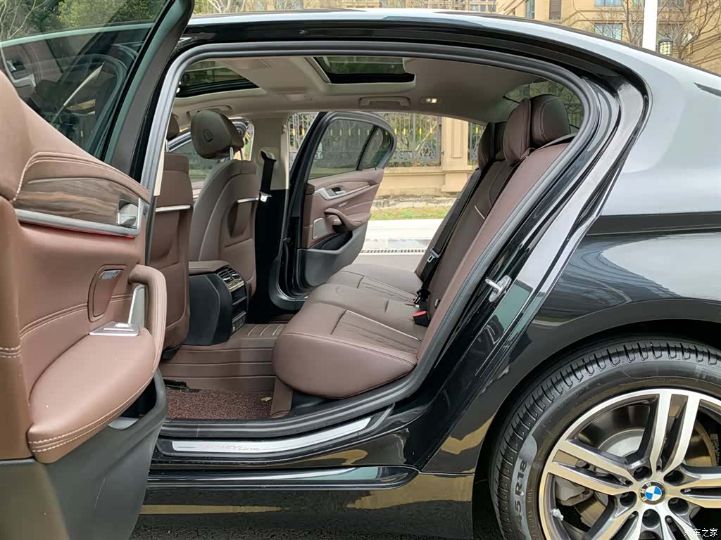 BMW 5 Series, 2023 14