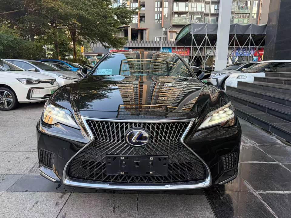 Lexus LS